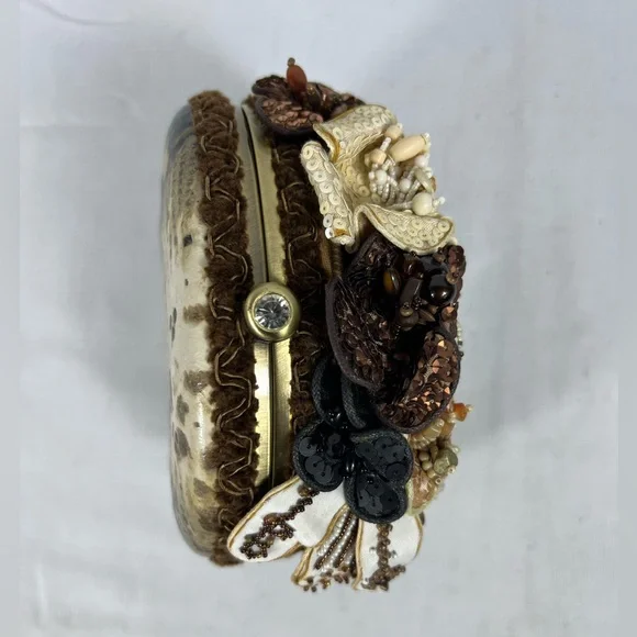 Mary Frances Beaded Lion Face Novelty Clutch Crossbody Purse - Picture 6 of 8